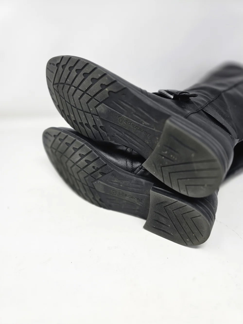 BareTraps cessa women